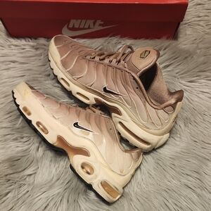 Nike Women’s Tan and Blush Air Max Sneakers